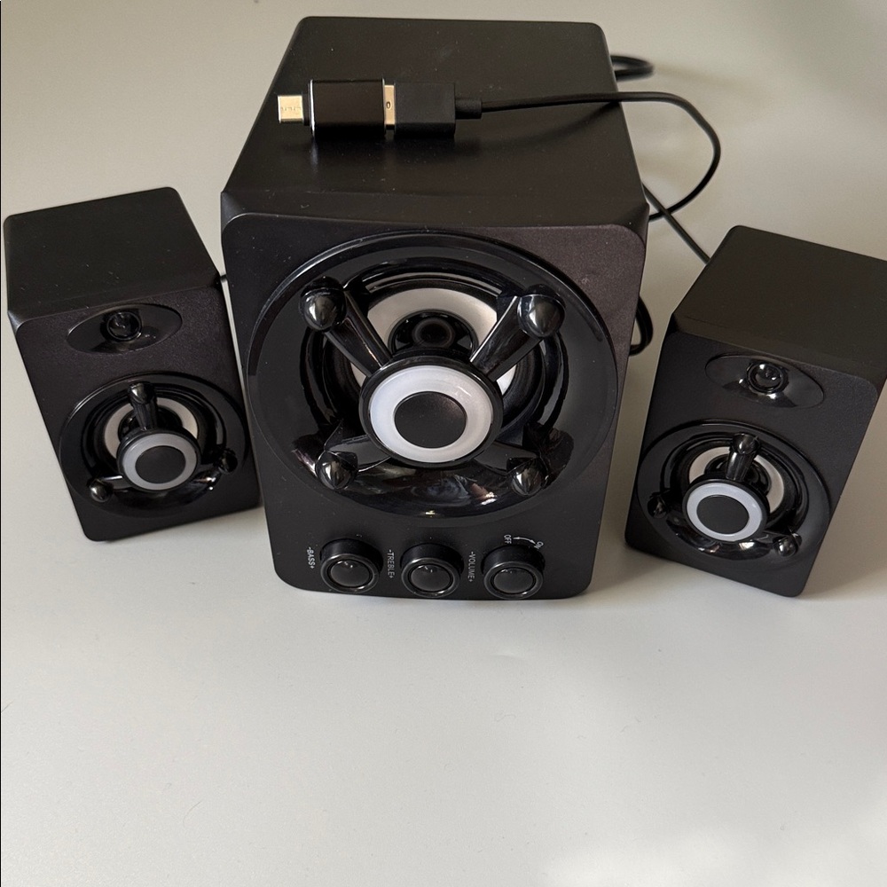 Black 2.1 Multimedia Speaker System - Portable Desktop Tablet Audio used once